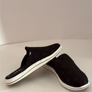 Clarks Breeze Shore New Women’s Black Floral Mules Size 7.5 Medium